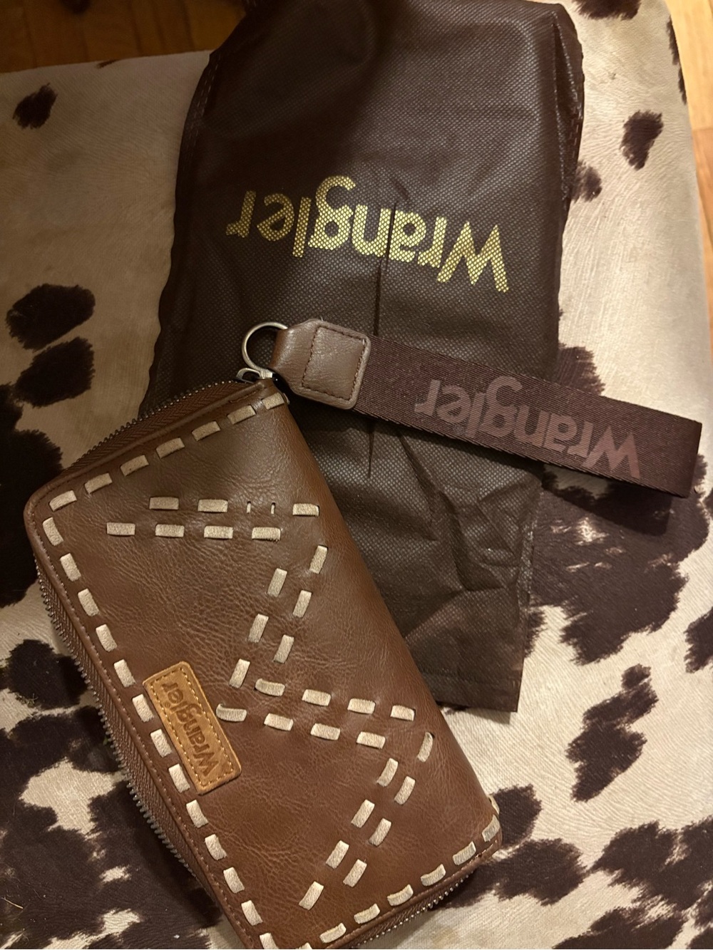 Wrangler Brown Leather Zip Wallet with Wrist Strap and Stitch Accents